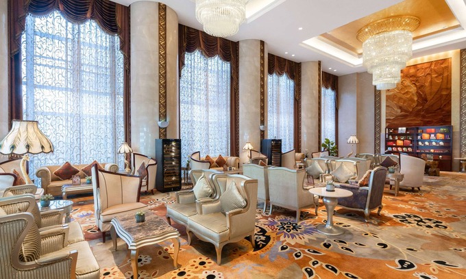 Chenggong County Hotel | Howard Johnson Tropical Garden Plaza Kunming