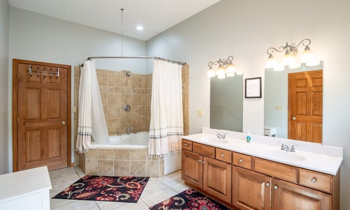 Northface House | Huck`s Place - 118 Brookside DrivennHuck`s Place - Great Access to Local Hiking Trails, Air Conditioning, Pool Table, Pet Friendly
