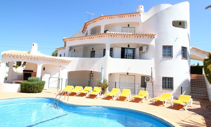 Branqueira Villa | HUGE FAMILY FRIENDLY VILLA, 7 BEDROOMS, PRIVATE POOL, AIRCON, LARGE GARDENS