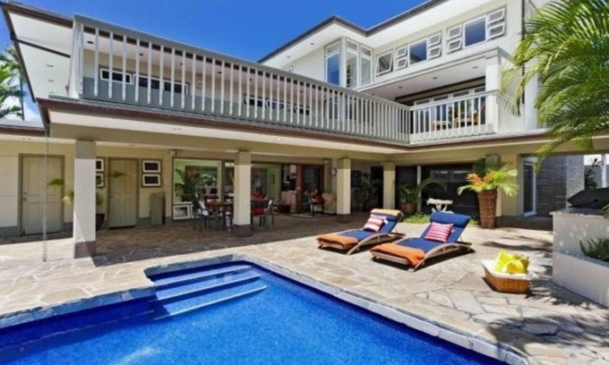 Kalama Tract House | Huge House, Heated Pool, AC, Steps to Kailua Beach