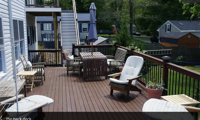 Bristol House | HUGE HOUSE, POOL, BEACH, SLEEPS 10+!