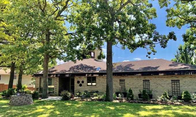Warsaw House | Huge Lakeview|Unique Retreat on Truman Lake|Outdoor Firepit/180°IndoorViews