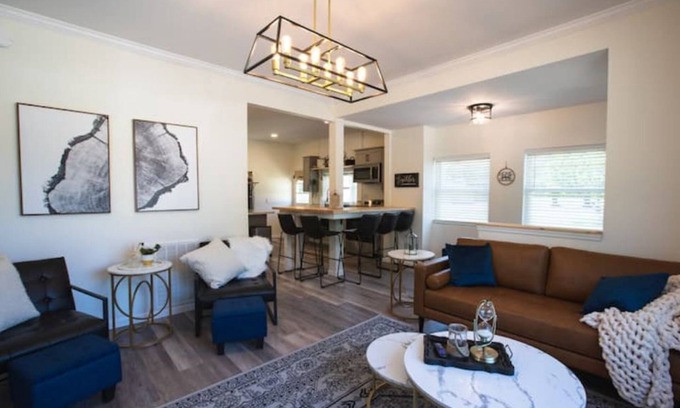 Seelyville House | Huge Main Bedroom with En-suite Close proximity to Rose Hulman