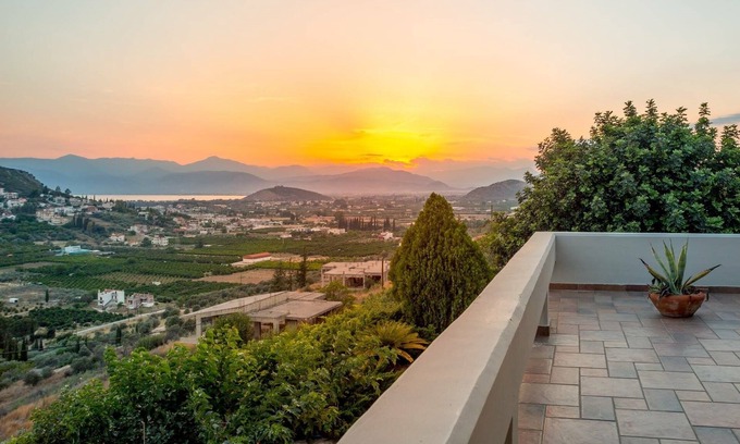 Nafplio Villa | Huge Villa Napflio for 12 People