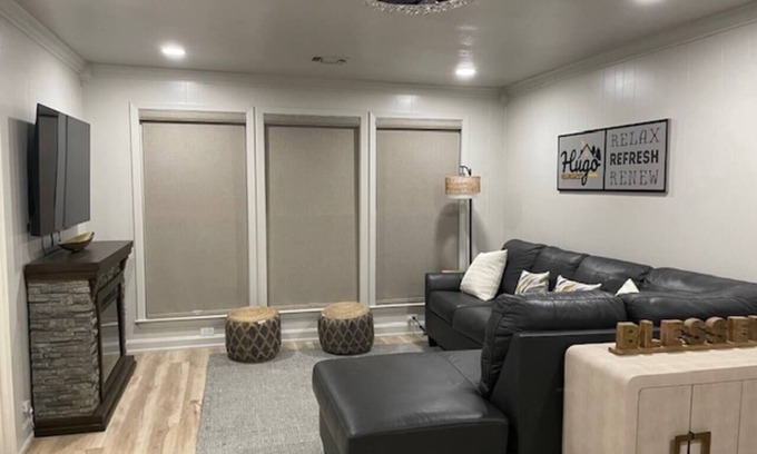 Hugo House | Hugo Cozy Cottage | Near Choctaw Casino & Dining
