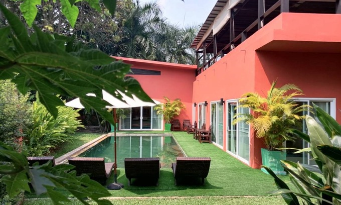 Ban Pong Villa | Hugo Villa, Property Privee 3 bedrooms with Pool and Garden