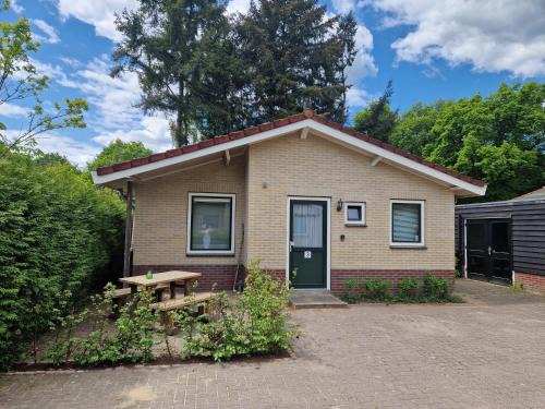 Krachtighuizen House | Huinerhofje 3 - Vrijstaand, grote tuin, rust en veel privacy nabij uitgestrekte bossen