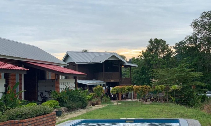 Kampung Kedawang Resort | Hujung Kampung Resort