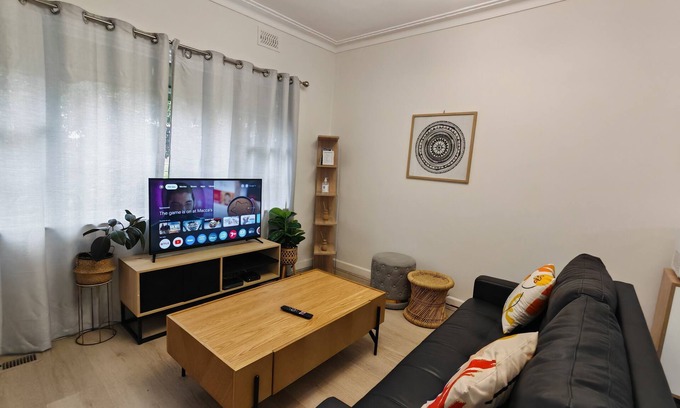 Heathmont Apartment | Humble Abode near Train Station, Costco, Eastland