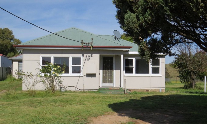 Bombala House | Humble family or workers accommodation. 5 min walk to town.