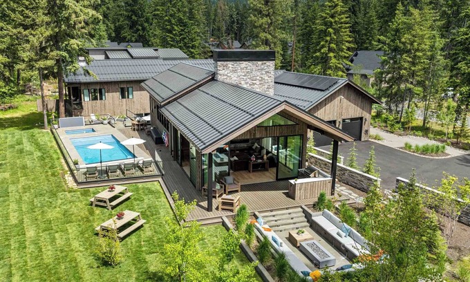 Roslyn House | Humble House | Ultimate 8,000sqft Lodge+Pool/Golf Sim/EV