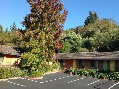 Garberville Hotel | Humboldt Redwoods Inn