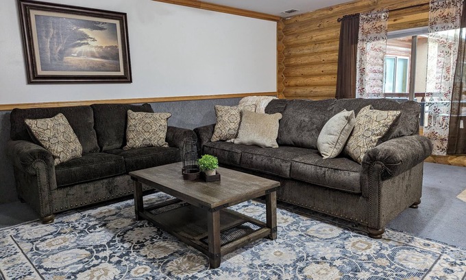 Hot Springs Cabin | Hunters Lodge in Custern18+ guests - 8 bedrooms - 18 beds - 6 baths