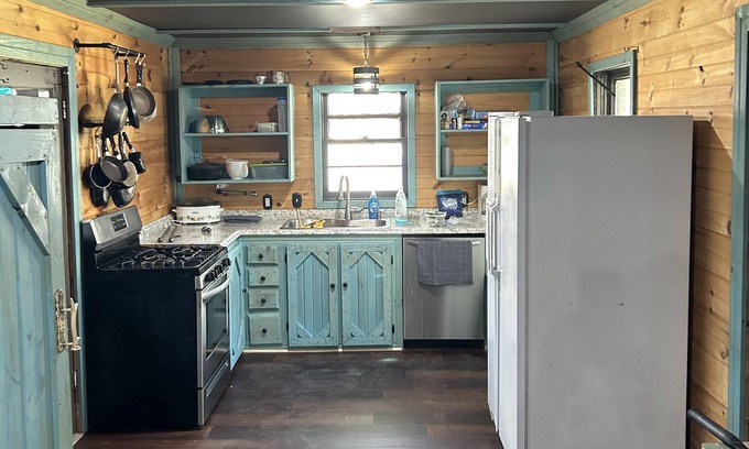 Howell House | Hunting lodge special 15 minutes from cache river NWR