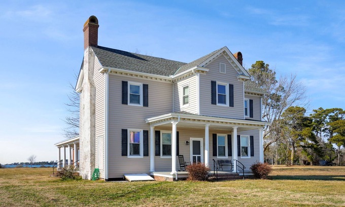 Cape Charles House | Huntington Farm - Pristine Historical Home Overlooking Cherrystone Creek!