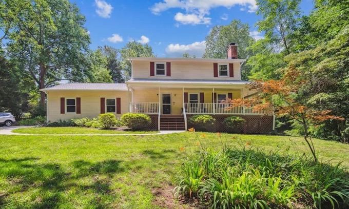 Barstow House | Huntingtown Wooded Charm House