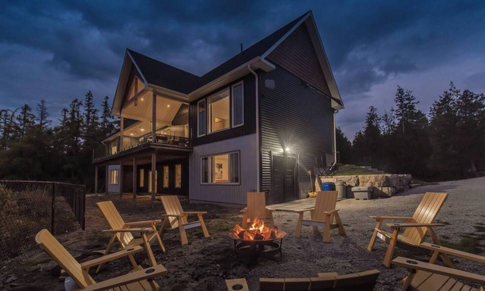 South Bruce Peninsula Cottage | Huronia Luxury: Lakefront Views & Game Room!