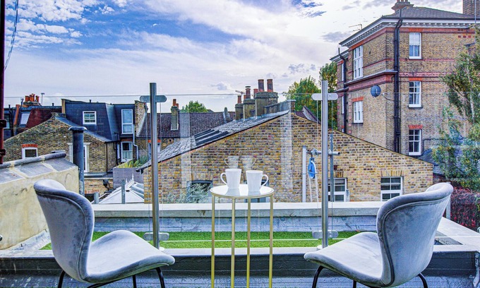 Peninsula Apartment | Hybrid Resi - Greenwich | 3 Bed Apartment