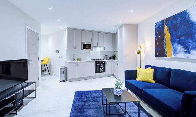 Uxbridge North Apartment | Hybrid Resi - Uxbridge|1 Bed Apartment
