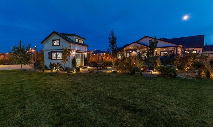 Mountain View House | Hyde House Retreat - Pickleball & Basketball