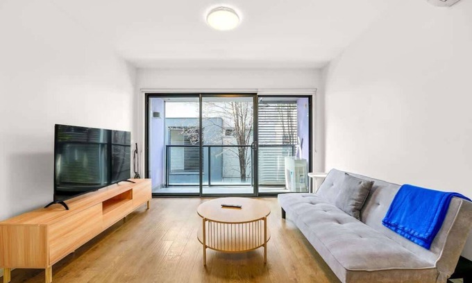 Parkville Apartment | Hyde - Perfect Two-Level Parkville Apt w parking!