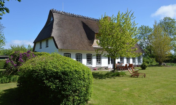 Steinbergkirche House | Hyggeby - fireplace, sauna, bathtub, 2 showers, TV, terrace, garden furniture, garden
