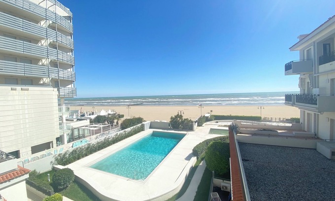 Jesolo Apartment | I Bagni - Seafront with Pool - Piazza Marconi - 5 Beds - Jesolo Lido - Venice