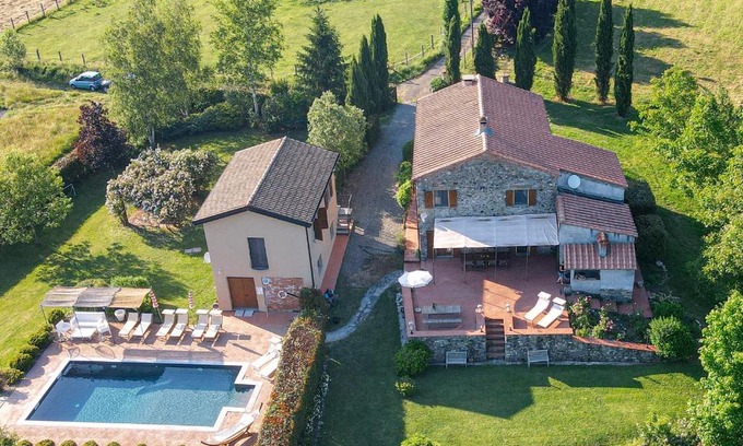 Aulla Villa | I Ginepri exclusive CountryHouse, 15pax, private pool, Aulla