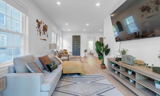 Salem Apartment | i Tranquil 3-Bedroom Getaway in Historic Salem, MA
