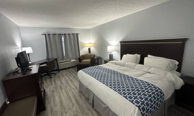 Scottsburg Hotel | I65 Studio Suites