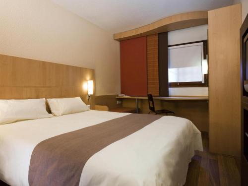 Fontaine-Notre-Dame Hotel | ibis Cambrai