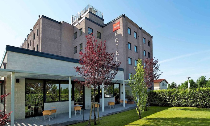 Campi Bisenzio Hotel | ibis Firenze Prato Est
