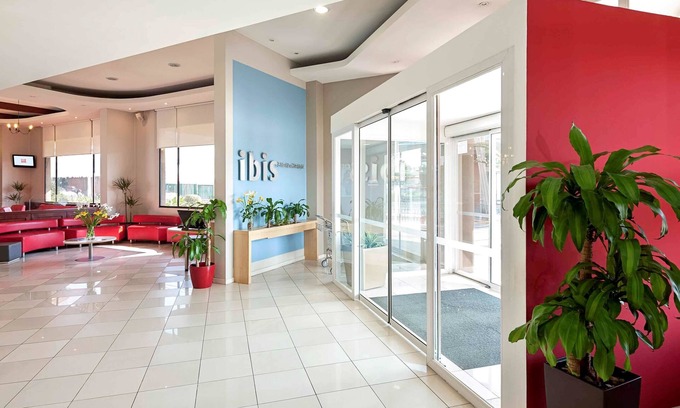 Las Rejas Hotel | ibis Santiago Estación Central