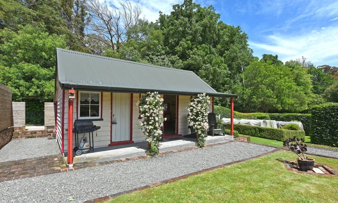 Whareama Cottage | Ica Station Whare, (1 Bedroom Garden Cottage)