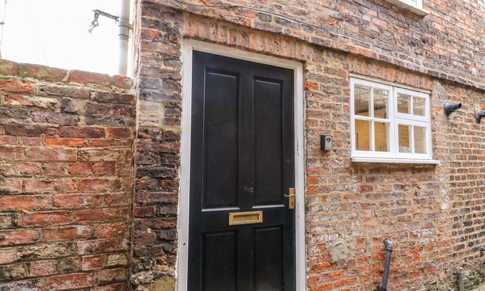 Thirsk Cottage | ICKLE PICKLE COTTAGE, pet friendly in Thirsk