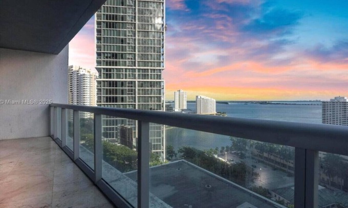 Downtown Miami Apartment | Icon Brickell - 19th Fl - 2BED/1BATH - Bay Views