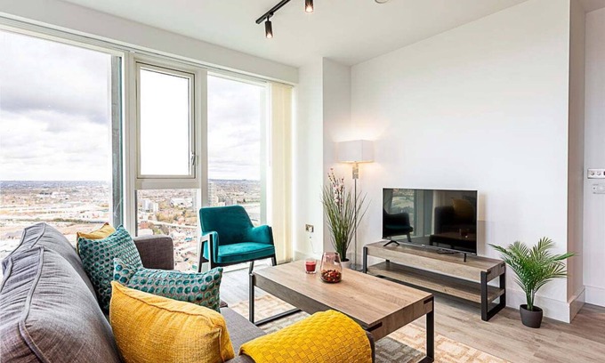 North Acton Apartment | Icon Tower Flat III