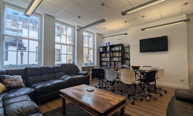 Bristol Old City House | Iconic 6BR eco-stay townhouse | Historic, central Bristol Old City | Sleeps 6–12