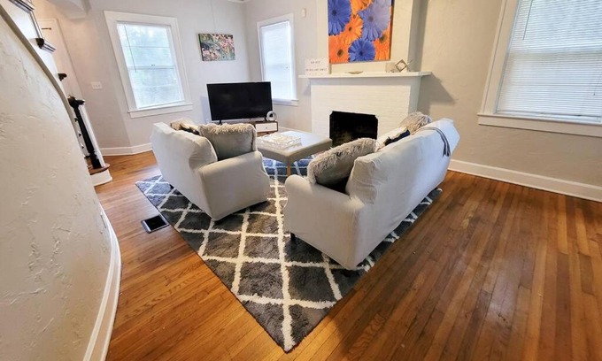 University Heights House | Iconic Gainesville Home - Sleeps 12 - 4 BR- Tom Petty's Old House