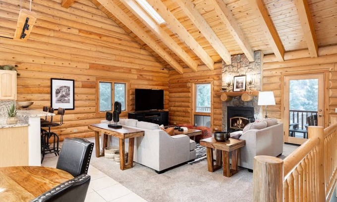 Idaho Springs House | Iconic Log Cabin Escape | Idaho Springs | Hot Tub