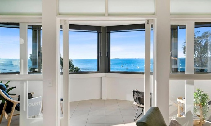 Geelong Apartment | Iconic Mid-century modern, waterfront apartment
