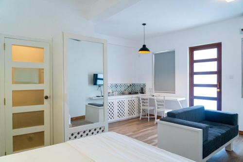 Mount Lavinia Apartment | Iddamal Bay Apartments