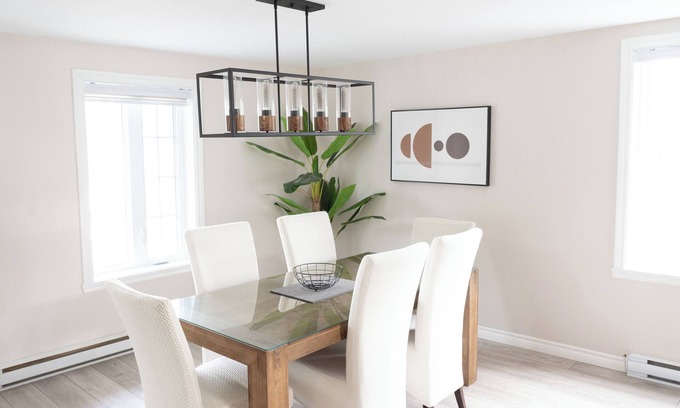 Desjardins House | Ideal for 1 or 2 families 3min to the ferry Well-equipped house Parking + Garden