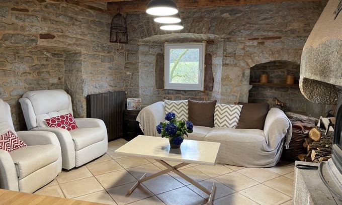 Miers House | Ideal for bringing families, friends and riders together! Swimming pool, space and calm.