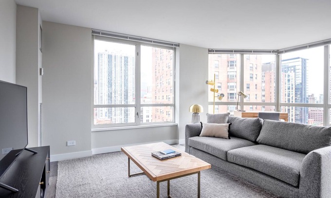 Rush and Division Apartment | Ideal Gold Coast 2BR, w/Gym, Lounge, W/D, nr Oak Street by Blueground