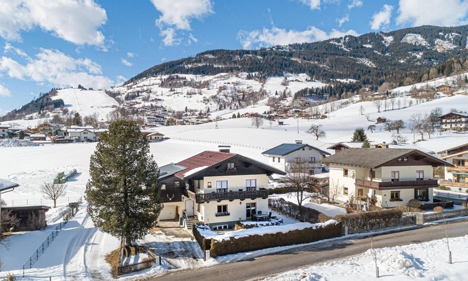 Piesendorf House | Ideal holiday home for large group, near Kaprun