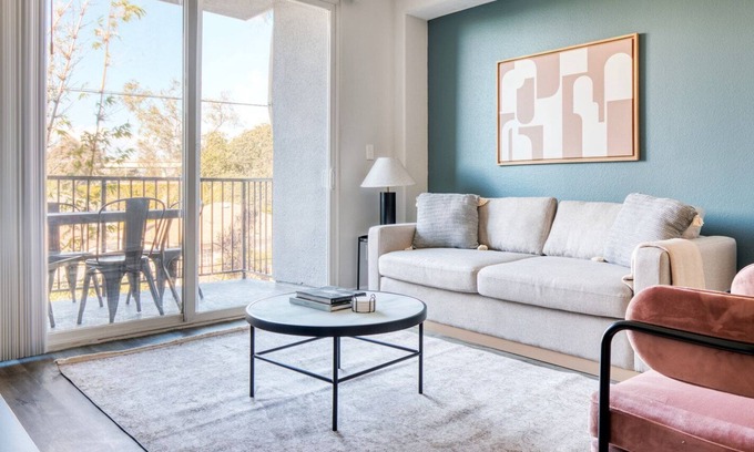 Mar Vista Apartment | Ideal Mar Vista 2BR w/ W/D, nr restaurants & shops, by Blueground