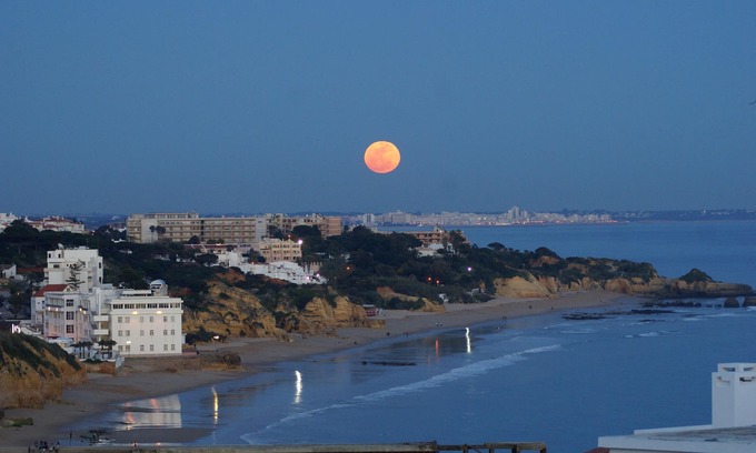 Albufeira Apartment | Ideal Place For A Romantic, Friends Or Family Holidays.