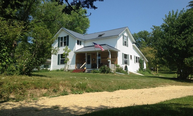 La Farge House | Ideal spot minutes from Kickapoo Valley Reserve, Wildcat StatePark & fly fishing