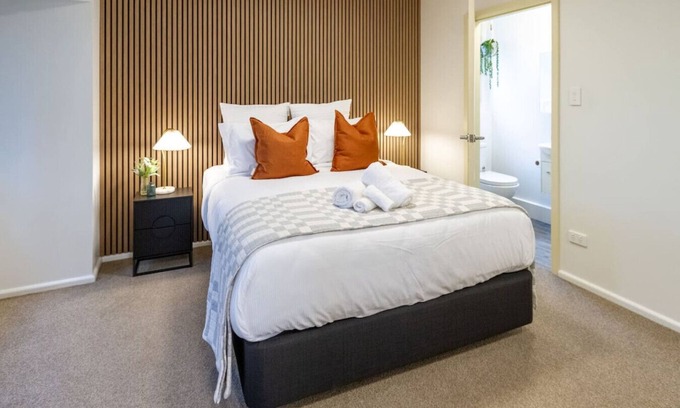 Burnside House | Ideal Studio Getaway – Close to the Airport